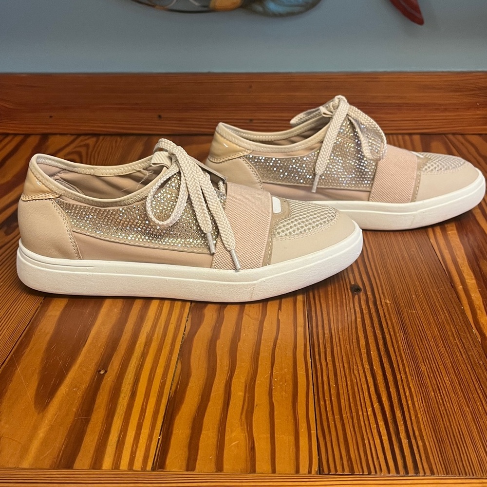 Vaneli Sport Onella Perforated Rhinestone Lace Up Sneakers ~ Size 7.5 M - Picture 3 of 7